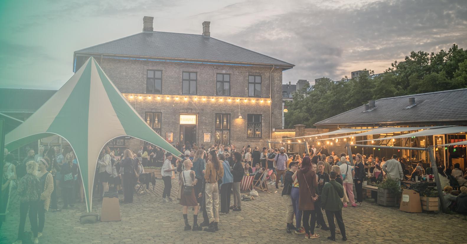 Billede af mennesker på Onkel Dannys Plads