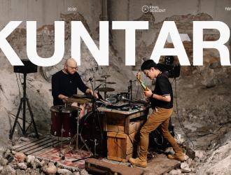Kuntari spiller i et stenbrud